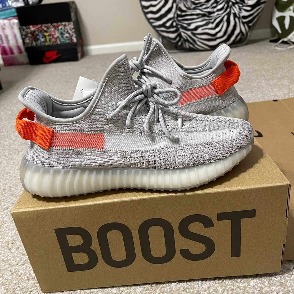 Yeezy boost 350v2 Tail light